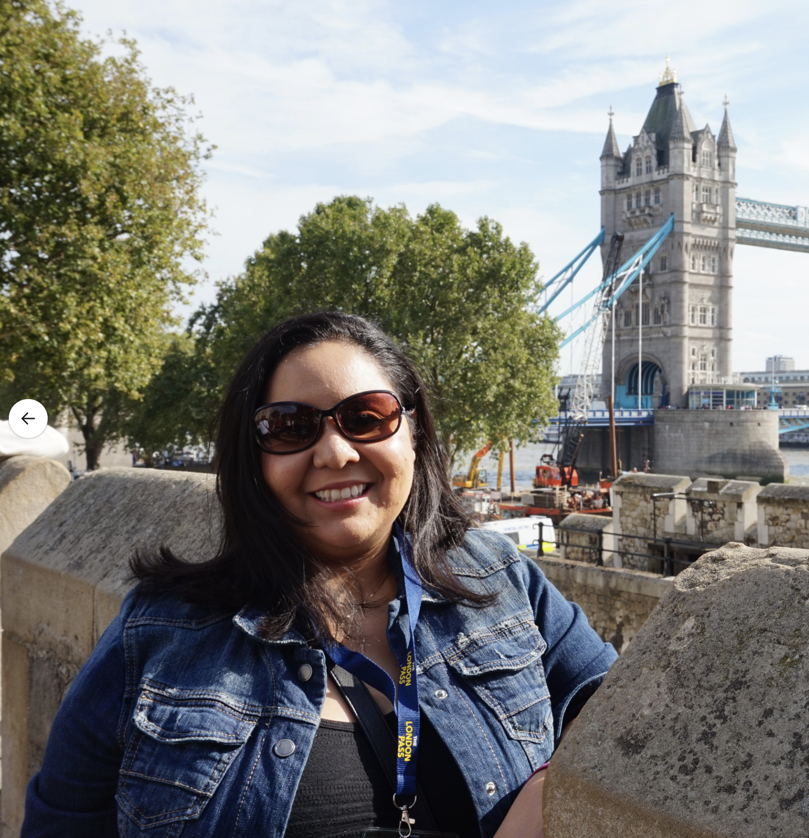 Photograph of Fran Alba in front of the Tower Bridge